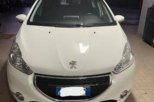 PEUGEOT 208 1.4