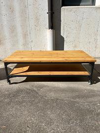 Tavolo basso stile industriale