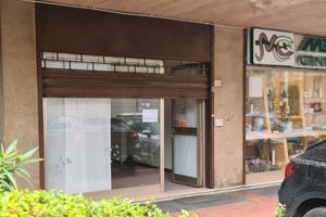 Negozio Fronte Strada con Magazzino