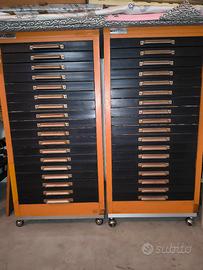 2 mobili con cassetti tipografici 