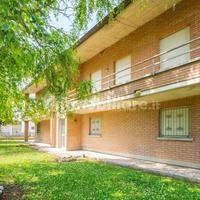 Appartamento in villa bifamiliare con giardino