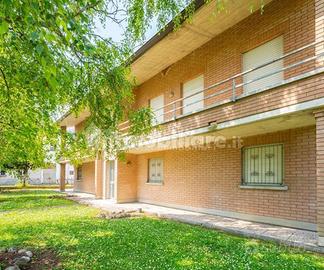 Appartamento in villa bifamiliare con giardino