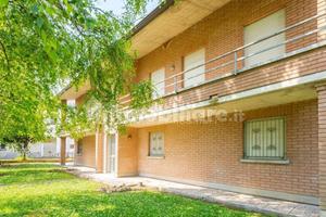 Appartamento in villa bifamiliare con giardino