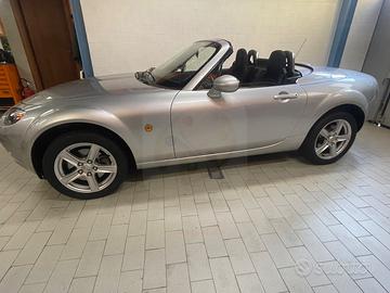 Mazda MX-5 Roadster Coupé 1.8L Wind