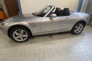 Mazda MX-5 Roadster Coupé 1.8L Wind