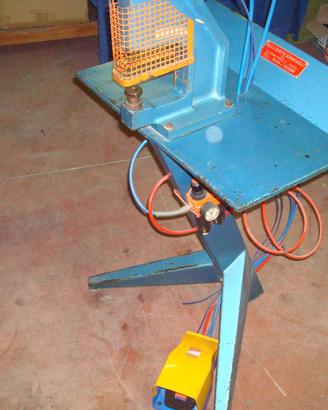 Macchina per borchie