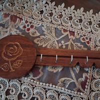 appendichiavi in legno, a forma di chiave, vintage