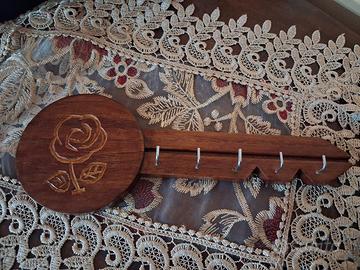 appendichiavi in legno, a forma di chiave, vintage