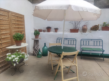 Santa Tecla indipendente a 30 metri dal mare