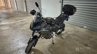 BMW F 900 XR Triple Black