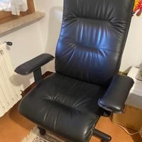 Poltrona rotante pelle