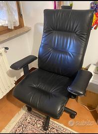 Poltrona rotante pelle