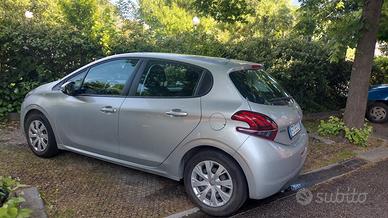 Peugeot 208

5p 1.2 82cv
benzina 
Perfetta