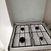 Cucina a gas marca Ariston,