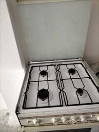 Cucina a gas marca Ariston,