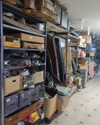 MAGAZZINO RICAMBI AUTO D'EPOCA