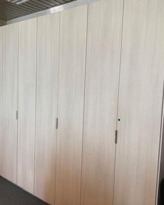 Armadio bianco, grande, di design