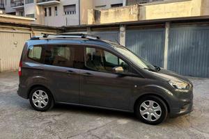 Ford tourneo courier