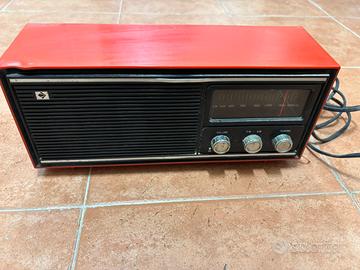 Radio Irradio RF 1007 rossa
