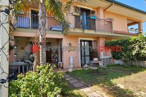 Pressi Viale Europa S. Gregorio Villa con Giardino