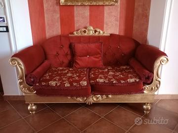 2 Divani bordeaux in legno foglia oro