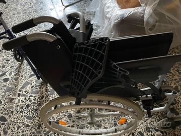 Carrozina per disabili pieghevole