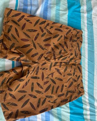 Pantaloncini marroni con grafiche