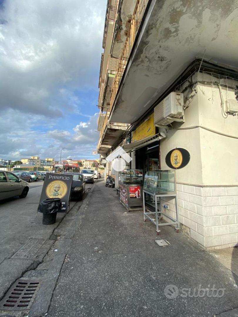 NEGOZIO A NAPOLI - Vista 5