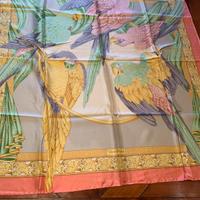 Foulard Ferragamo con Pappagalli
