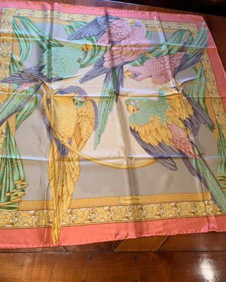Foulard Ferragamo con Pappagalli