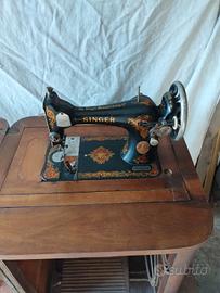 Macchina da cucire Singer con mobile