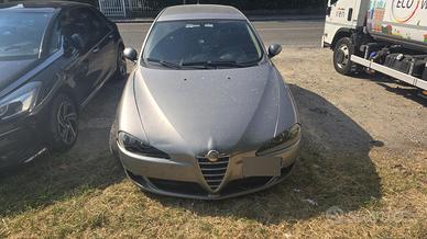 Alfa Romeo 147 incidentata 