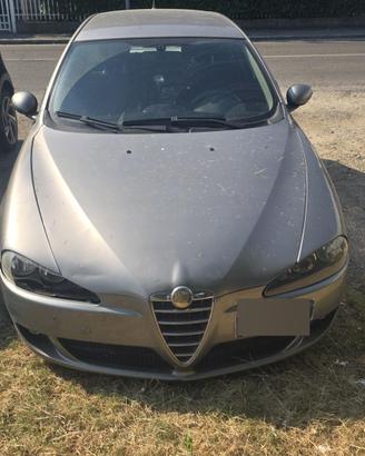 Alfa Romeo 147 incidentata 
