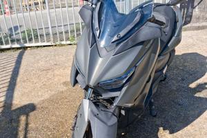 XMAX 300 TECH IN BUONISSIMO STATO
