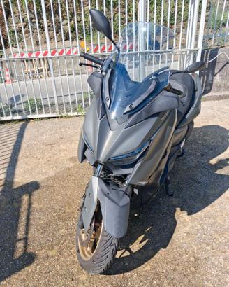 XMAX 300 TECH IN BUONISSIMO STATO