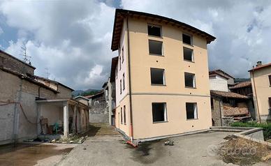 Villa di 600 m² con più di 5 locali e box auto a C