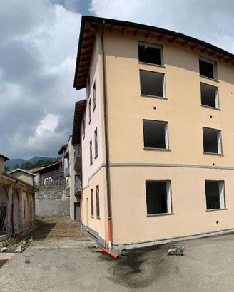 Villa di 600 m² con più di 5 locali e box auto a C