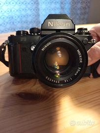 Macchina fotografica Nikon F3 con accessori