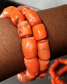 Magnifico bracciale con perline di corallo