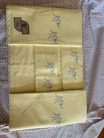 Completo lenzuola matrimoniali ricamate a mano