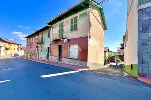CASA SEMINDIPENDENTE A MONTECHIARO D'ASTI