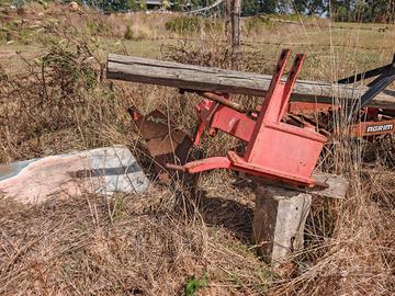 in blocco sarchiatore ed aratro