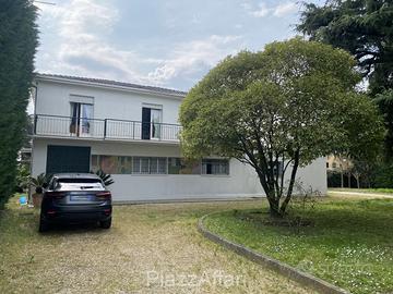 VILLA CON GIARDINO IN ZONA CENTRALE