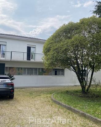 VILLA CON GIARDINO IN ZONA CENTRALE