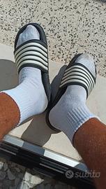 Ciabatte estive nere a righe bianche