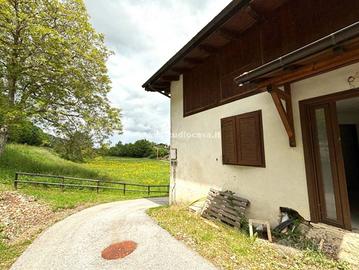 Casa singola immersa nel verde