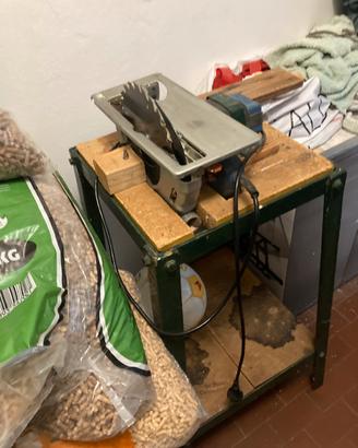 Sega circolare da legno con supporto