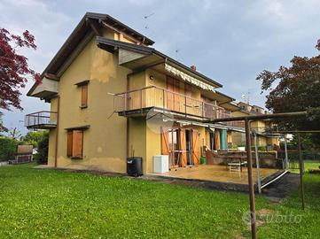 VILLA A SCHIERA A BAGNATICA