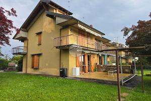VILLA A SCHIERA A BAGNATICA