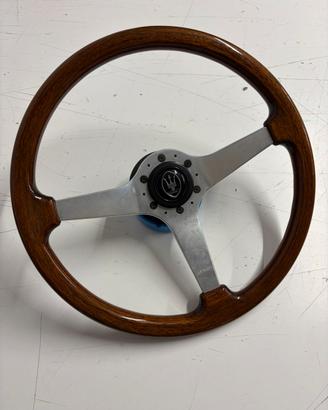 Volante in legno Momo x Maserati e classiche